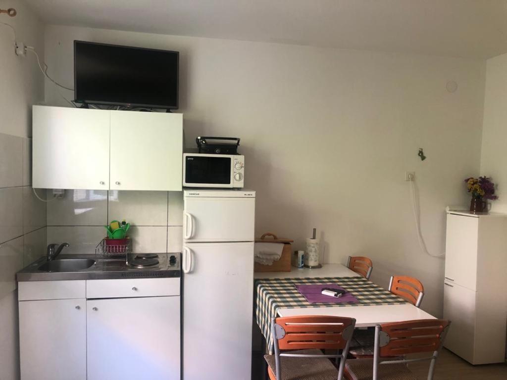 Apartments Zamicka Брела Екстер'єр фото